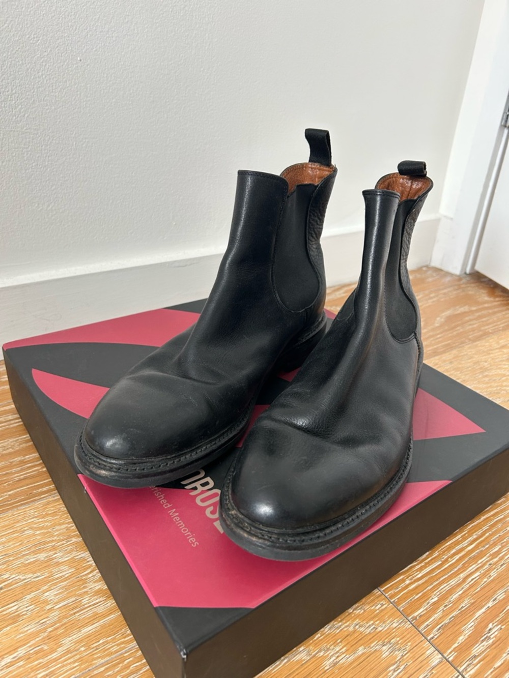 Frye Black Leather Chelsea Boots - Men 10